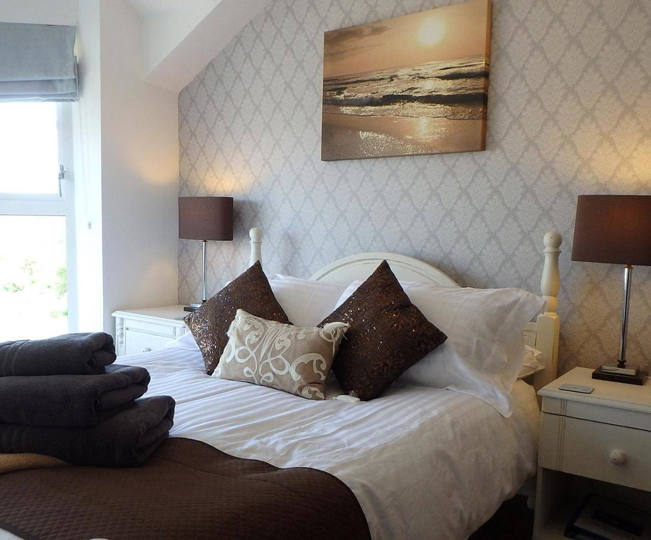 Small Double Room with Private Bathrooom in Tywyn, Snowdonia