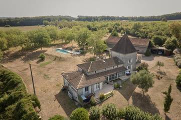 Cottage pour 14 personnes, avec vue ainsi que piscine et jardin à Laugnac