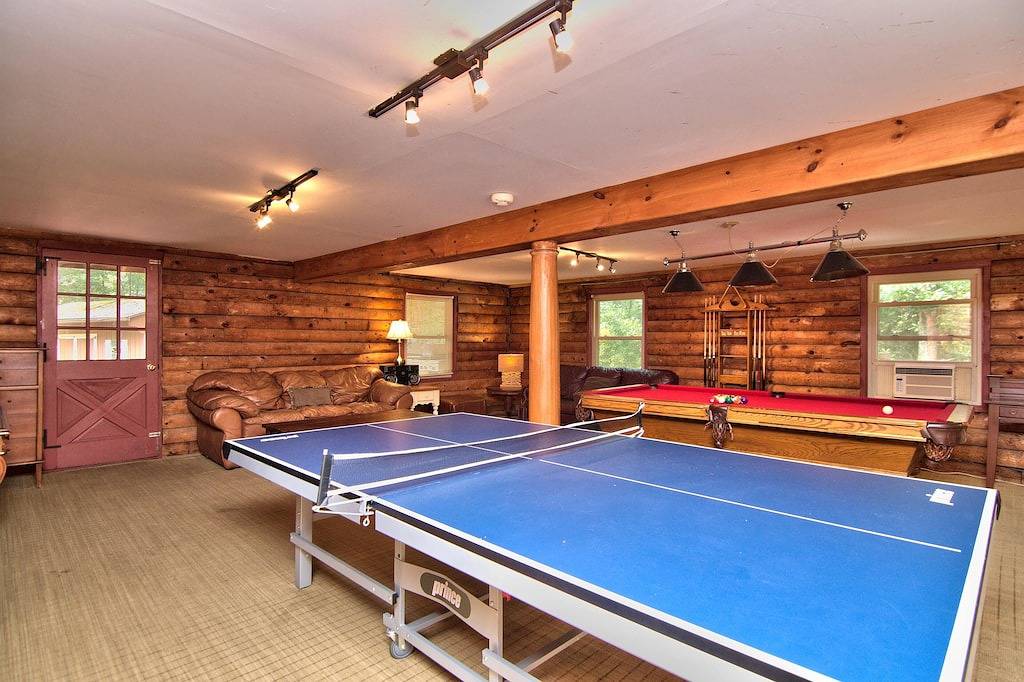 Log Cabin for 18 Guests in Monroe County (PA)