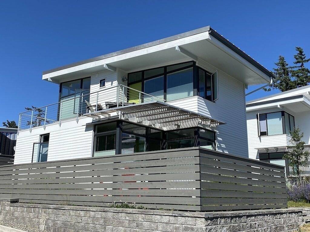Modern home in the Heart of Eastsound Village - Walk to Shops, Cafes, & Beaches in Orcas Island