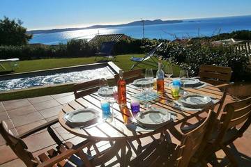 Villa pour 6 personnes, avec jardin et jacuzzi à Hyeres