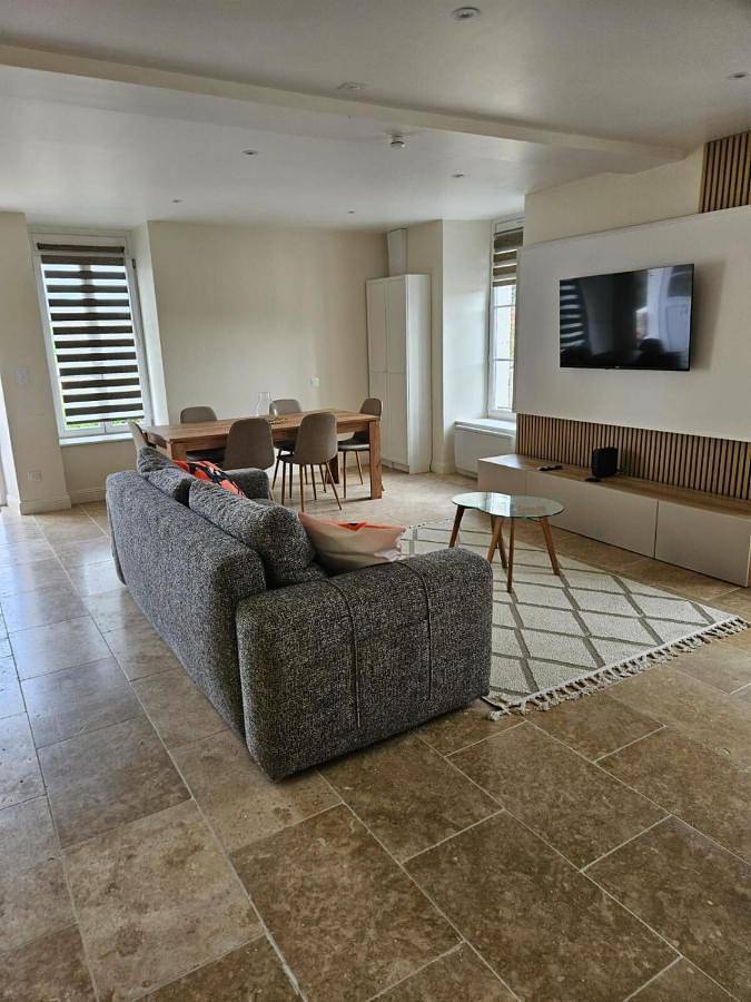 Appartement entier, Two-Bedroom Apartment in Escolives-Sainte-Camille, Région d'Auxerre