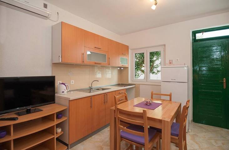 Ferienwohnung für 4 Personen, mit Terrasse in Krvavica - 3