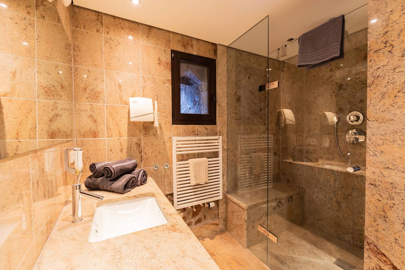 Ganze Ferienwohnung, Außergewöhnliche Übernachtung im Wehrturm in Bad Hersfeld, Hessisches Bergland