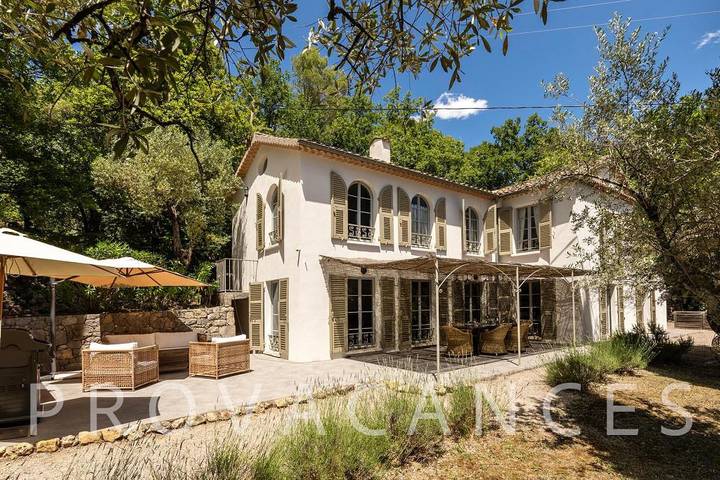 Location de vacances pour 6 personnes, avec Balcon/Terrasse ainsi que Jardin et Piscine à Bargemon - 2