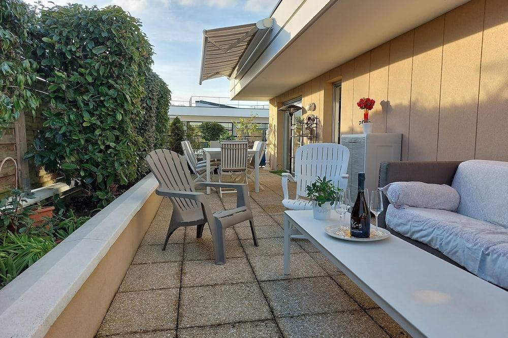 Appartement entier, Very bright terrace apartment with secured parking in Châtenay-Malabry, Hauts-de-Seine