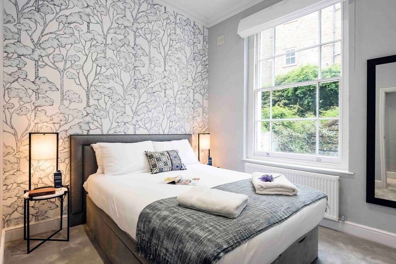 Entire apartment, Bright and Modern Bayswater Apartment in London, South East England