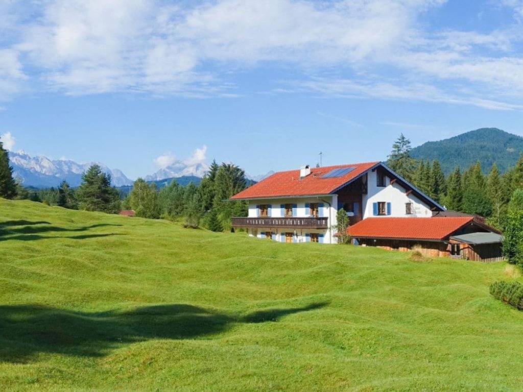 Ferienwohnung in Krün mit Schwimmbecken in Krün, Bayerische Alpen