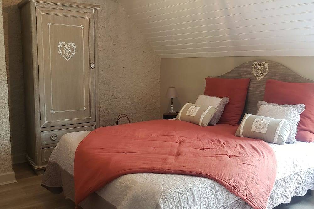 Steinhaus Im Land Mit Pool in Vaillac, Zentralmassiv