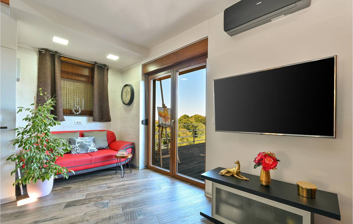 Charmante 105 m² große Ferienwohnung mit Pool, WLAN und Parkplatz am Fluss Bednja in Varazdin