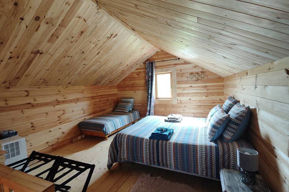 Gästezimmer 'Au Chant Des Oiseaux - Rouge Gorge -' in Varen, Holzofenpizza und Wlan in Varen, Zentralmassiv