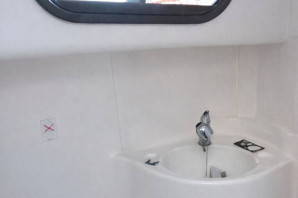 Habitable boat with terrace with panoramic view of the Canal du Midi in Béziers, Côte d'Améthyste