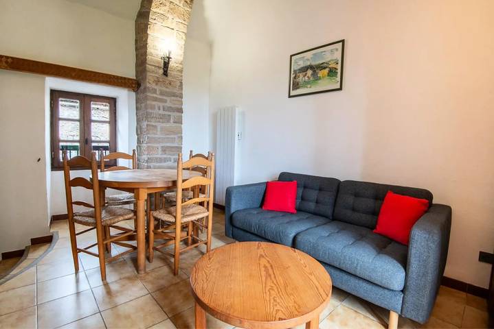 Gîte pour 3 personnes, avec Terrasse et Piscine à Saint-Pierre-des-Tripiers - 3