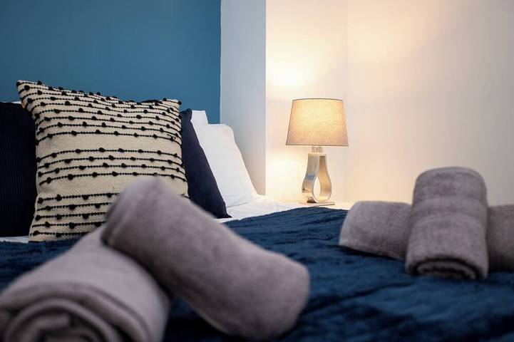 Ganze Wohnung, Wakefield Westgate Station/ 2 Bed 2 Bath/ Parking & WiFi in Wakefield, Westliches Yorkshire