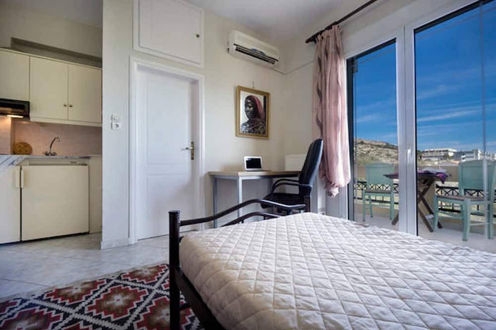 Apartamento entero, Estudio Con Vistas Al Mar, Al Lado De La Playa, Naturaleza Alrededor, Cerca De La Autopista in Region de Chania