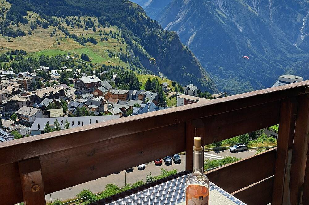 Entire apartment, 2 Rooms 35m² 4 Pers with Wifi covered parking at the foot of the lifts in Vénosc, Les Deux Alpes