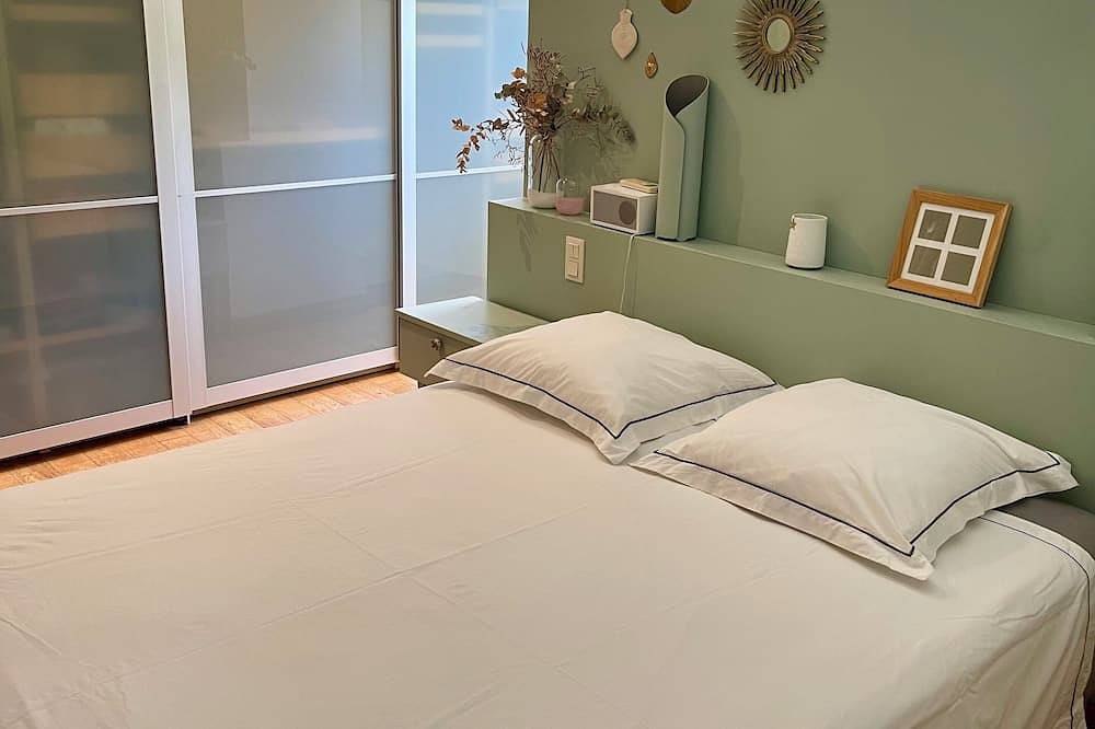 Design villa with panoramic pond view and jacuzzi in Pérols, Côte d'Améthyste