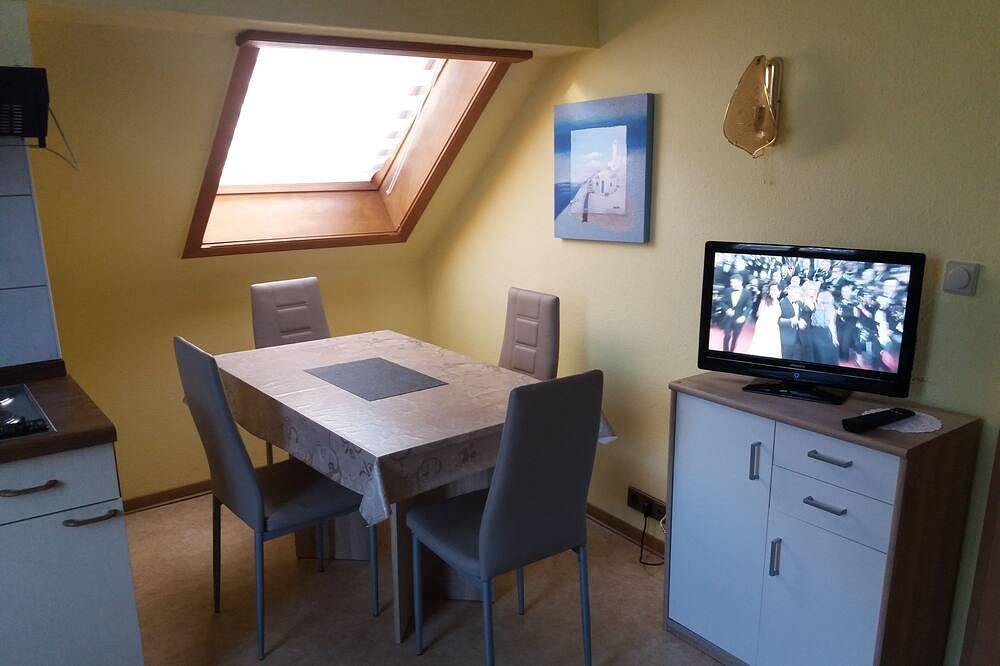 Ganze Wohnung, Ferienwohnung im Ferienhaus  für 2 Personen ,Mecklenburger Seenplatte  Stechlin in Stechlinsee, Stechlin