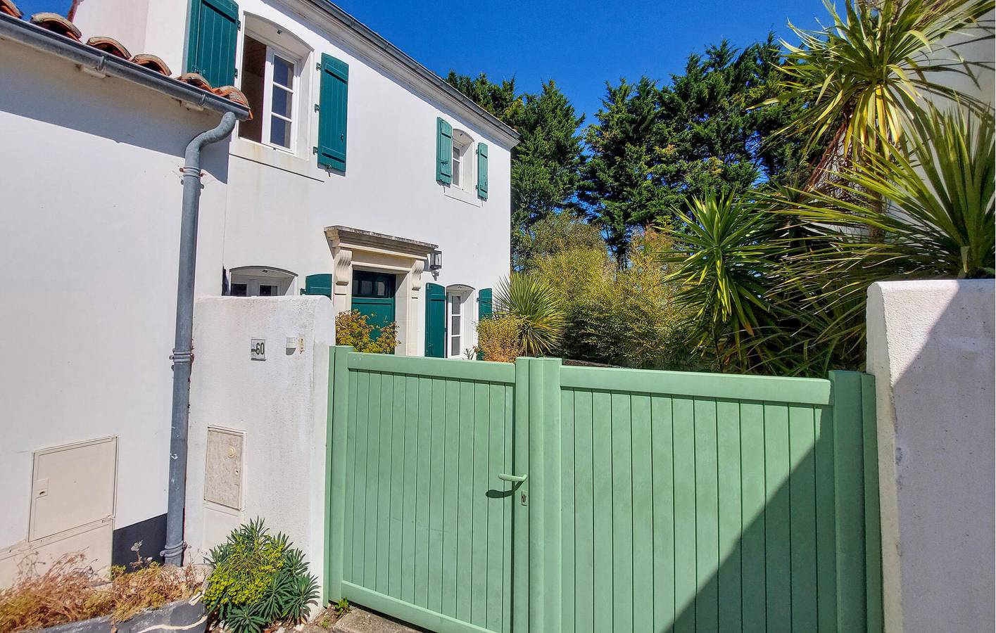 À 2,5 km de la plage : charmant appartement confortable avec piscine, jardin et Wi-Fi in La Couarde-sur-Mer, Île de Ré