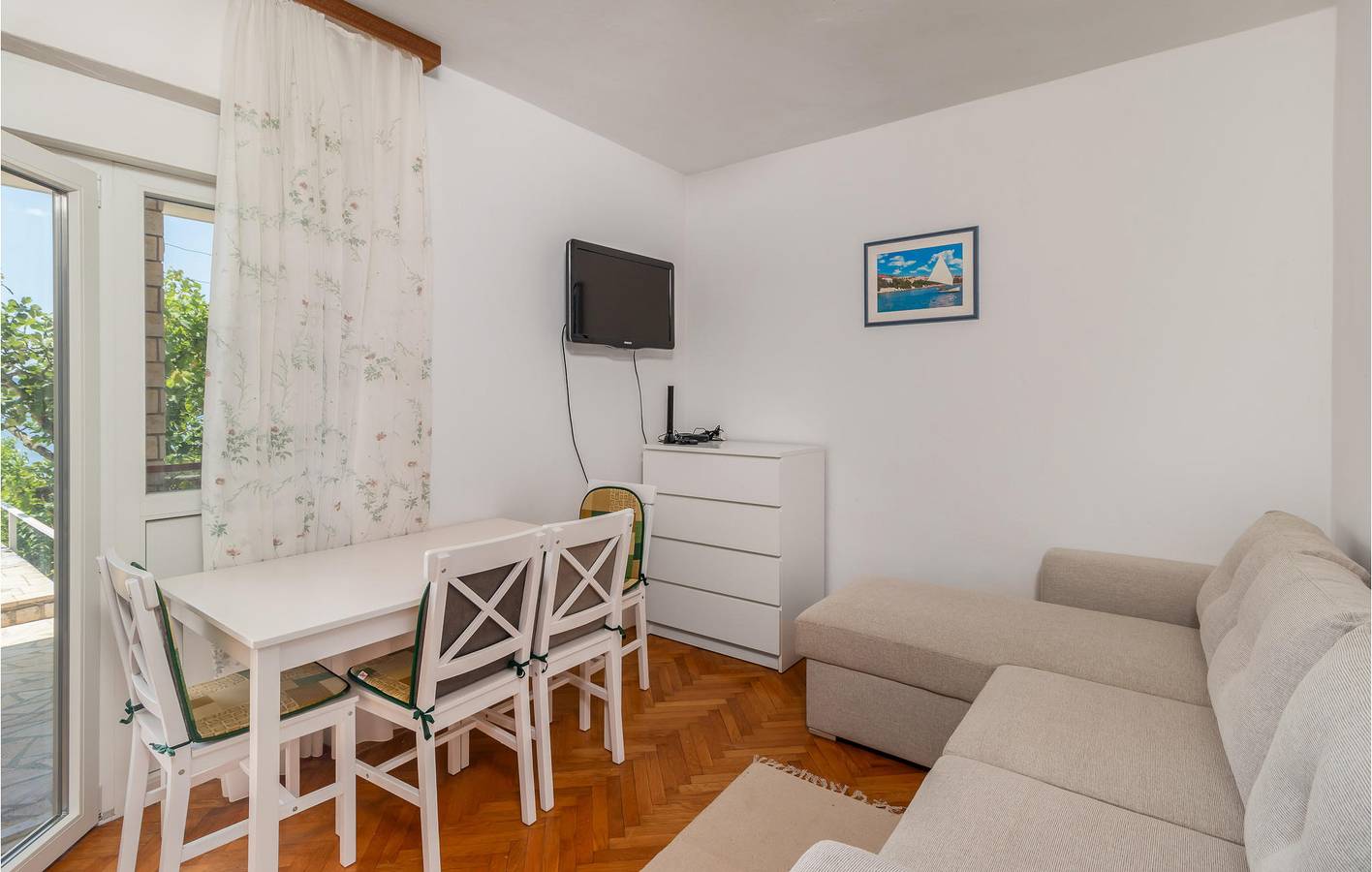 Ganze Ferienwohnung, Gemütliche Ferienwohnung mit Terrasse, WLAN und Parkplatz – 1,5 km vom Strand entfernt in Dramalj, Primorje-Gorski Kotar