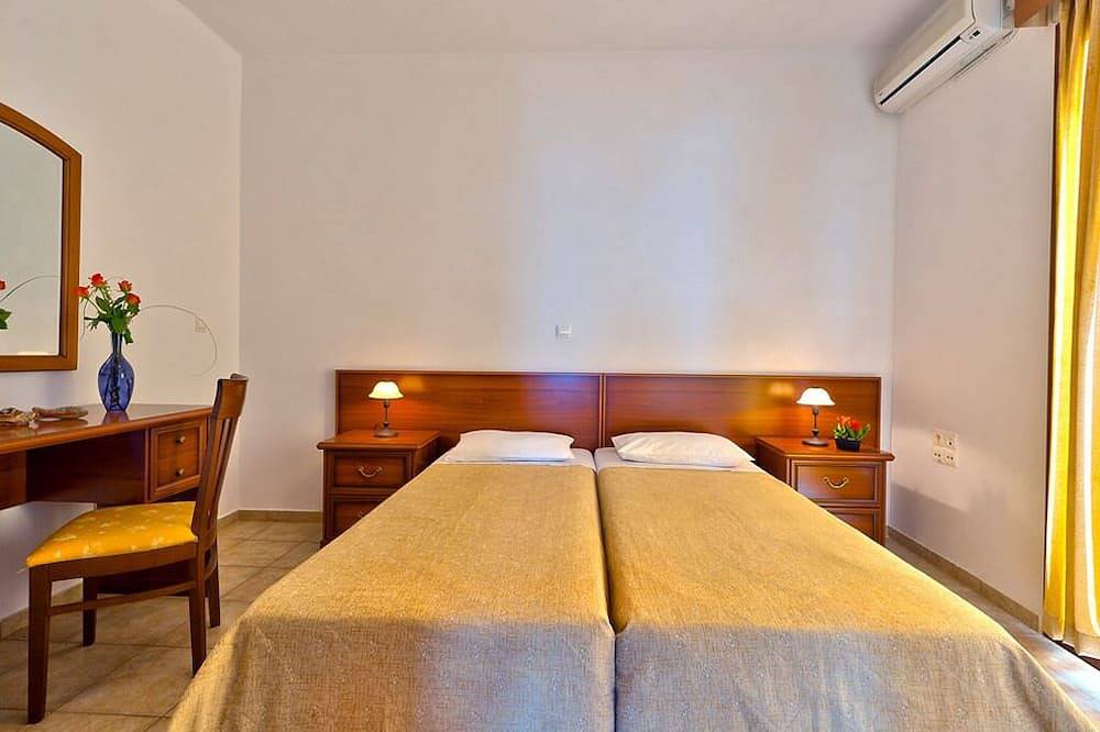 Ganze Wohnung, Pegasos Maisonette, ein Apartment mit 2 Schlafzimmern und Meerblick, 350 m vom Sandstrand entfernt in Almyrida, Vamos