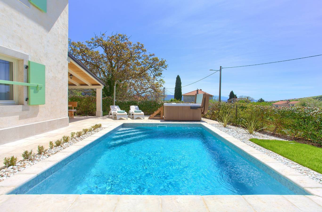 Villa Luca with pool and jacuzzi in Krk Stadt, Krk
