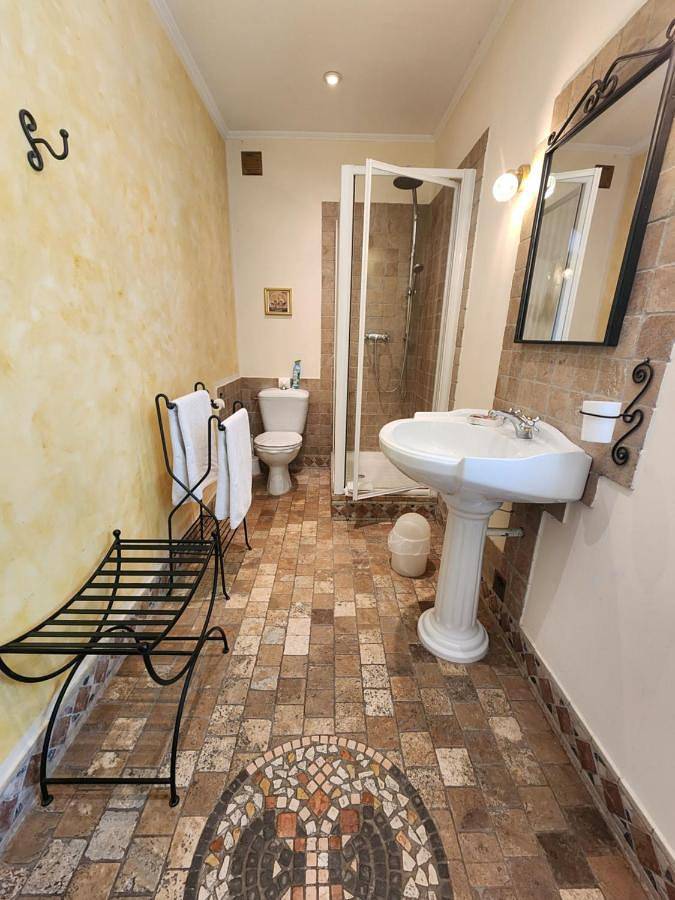 Maison d’hôte pour 2 personnes, avec jardin et vue sur le lac ainsi que vue et piscine dans la Creuse - 2