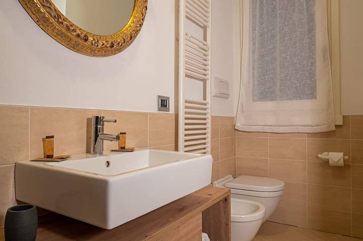 Ganze Wohnung, Elegante Wohnung mit privatem Parkplatz in Mantua, Mantua Provinz