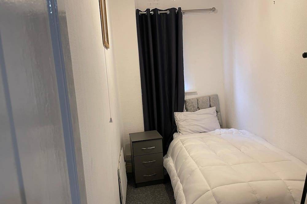 Entire apartment, 2Bedroom Great Apartment 5Min walk to Beach best locations in Blackpool in Blackpool Pleasure Beach, North West England