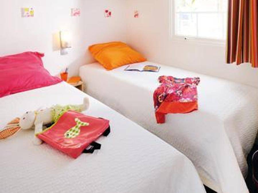 Flower Camping Les Paludiers - Mobilhome 4 personnes - Mobil-home Standard 27m² (2 chambres) + Tv + terrasse semi-couverte 18m² in Batz-sur-Mer, Côte d'Amour