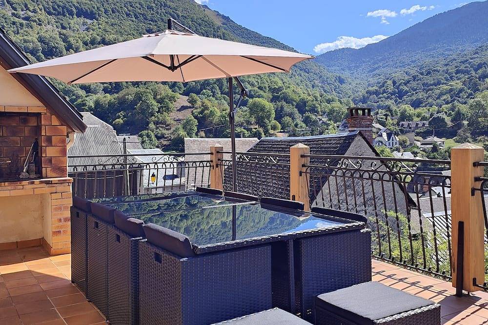 Chalet 15 Personnes avec Jacuzzi privatisé in Boutx, Pyrénées