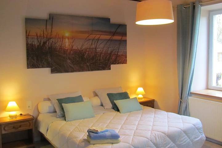 Location de vacances pour 12 personnes, avec piscine et jardin dans Commenailles - 2