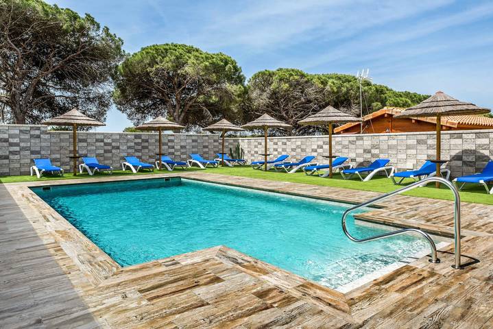 Casa Torre de Meca 3 avec piscine partagée, terrasse et jardin in Los Caños de Meca, Barbate