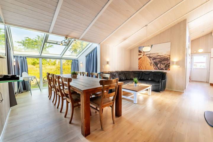 Ferienhaus für 12 Personen, mit Whirlpool und Terrasse sowie Garten und Sauna in Travemünde