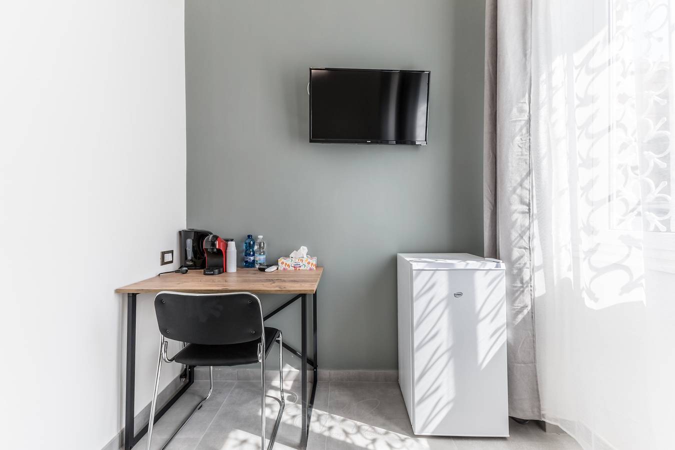 Room 'Gordiani Guest House - Grey' with Wi-Fi and Air Conditioning in Rome, Rome Province