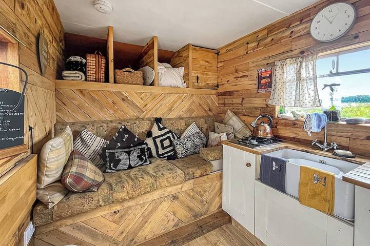 Glamping for 2 people, with garden in Hampshire