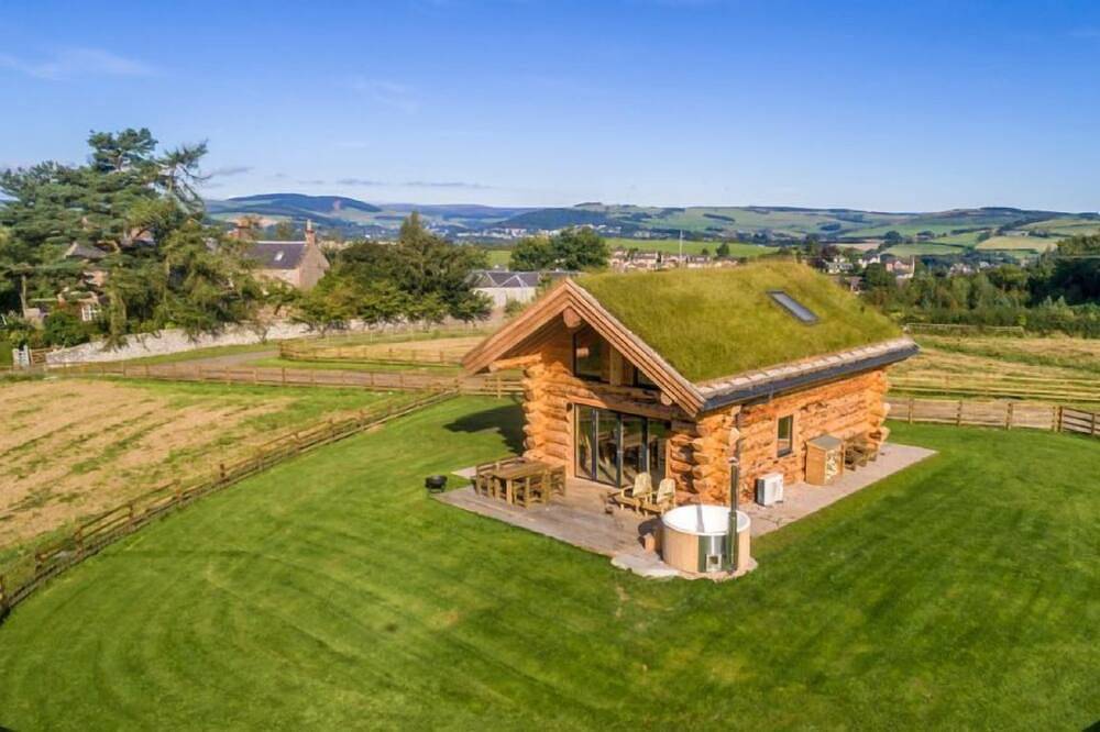 Eildon Melrose Holiday Cottages & Log Cabins - Luxury Log Cabin with Hot Tub in Melrose, Scottish Borders