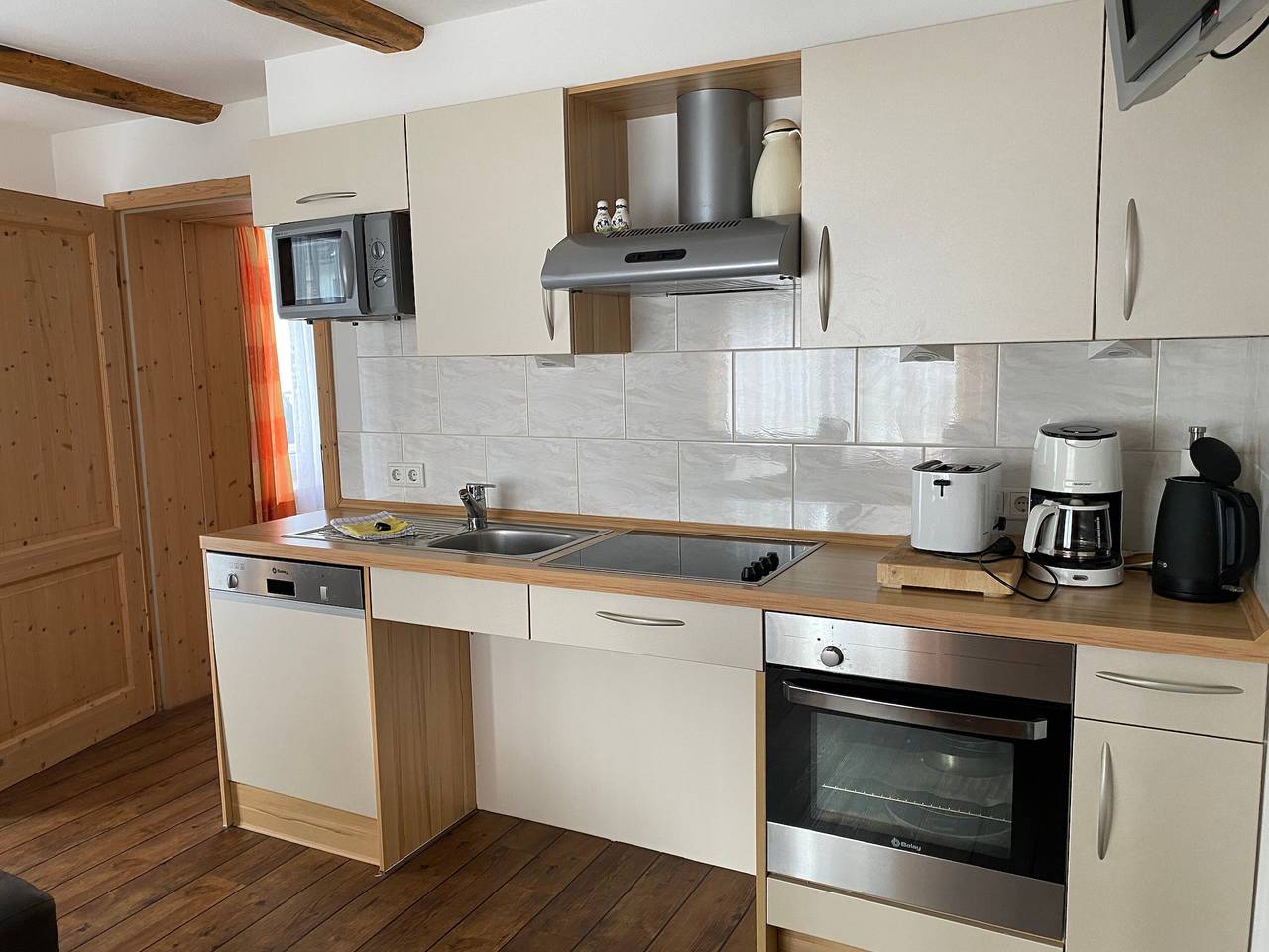 Ganze Wohnung, Ferienwohnung Sonnenschein (4 Sterne) Barrierefrei mit Balkon und einem schönen Blick nin den Garten in Lennestadt, Sauerland