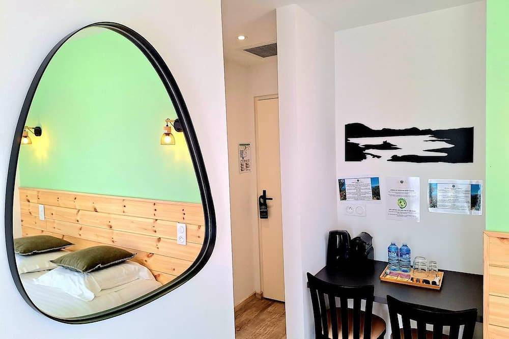 Apartamento entero, Double Room \" Emeraude\" in Sainte-Tulle, Parque natural regional del Luberon