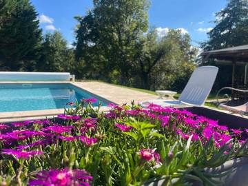 Location de vacances pour 6 personnes, avec terrasse ainsi que piscine et jardin, animaux acceptés à Boisredon