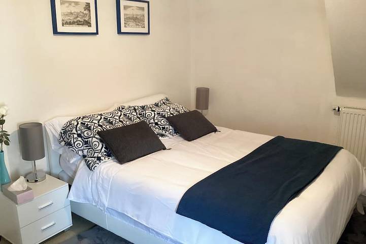 Ganze Wohnung, Ferienwohnung mit schöner Aussicht in zentraler Lage zu vermieten in Röslau in Röslau, Landkreis Wunsiedel im Fichtelgebirge