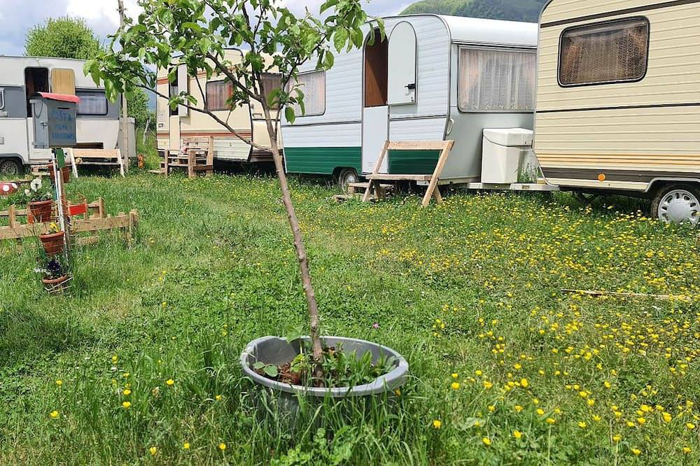 Kucica u blizini jezera in Montenegro