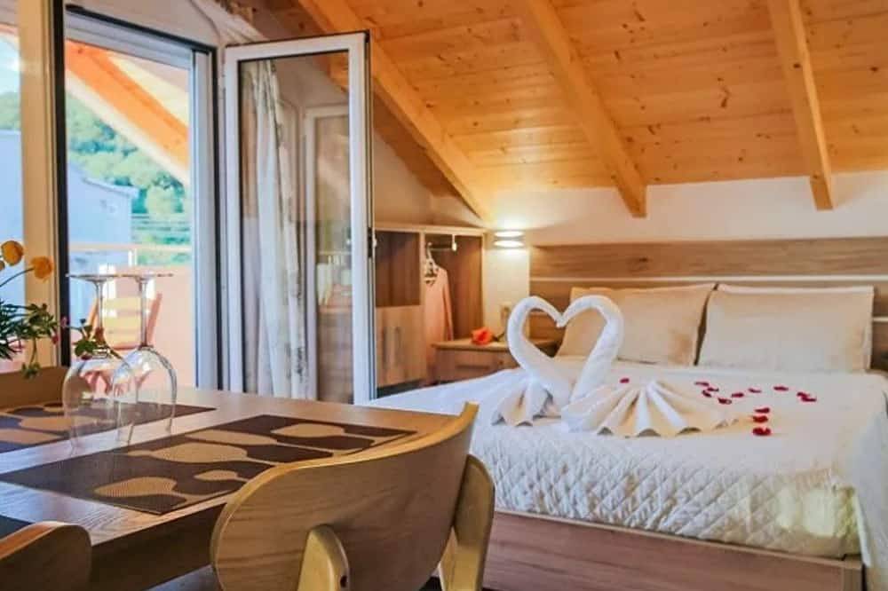Apartment for 2 People in Alykanas, Alykes