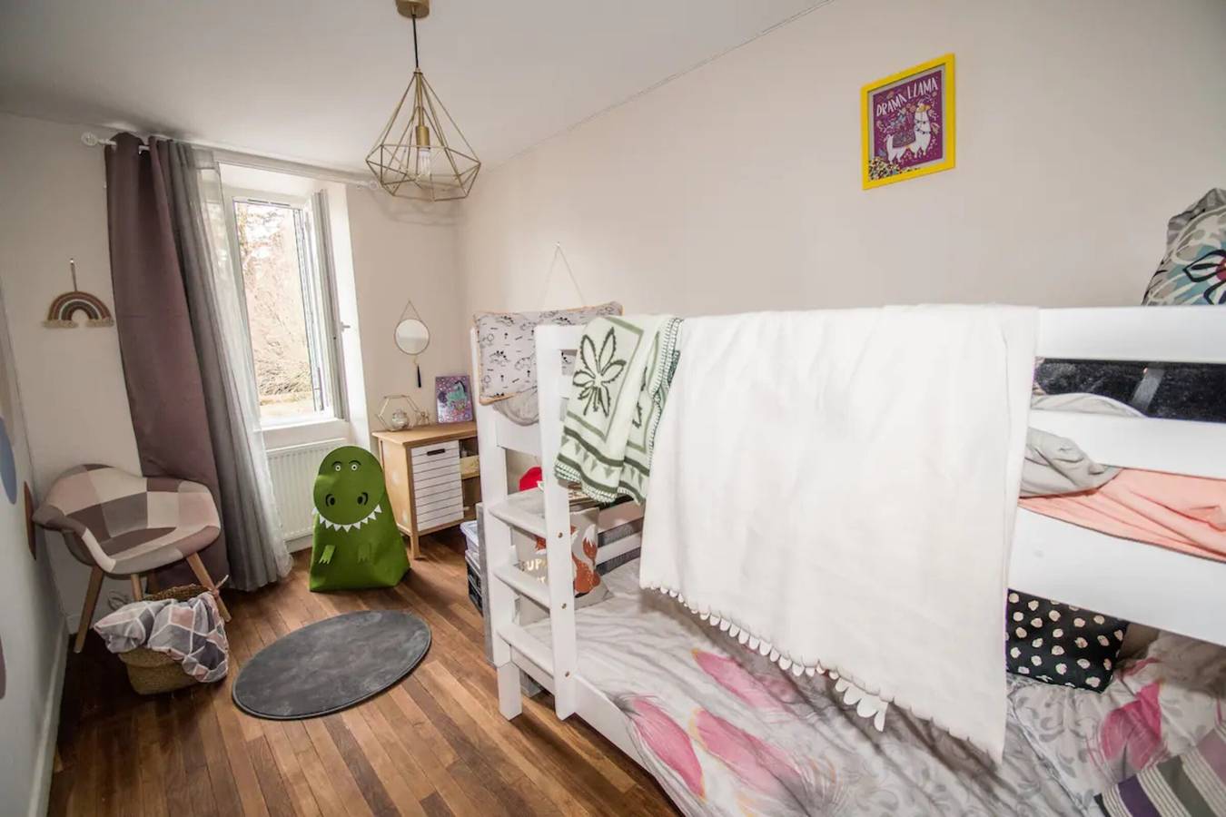 Villa 'Les Dames Du Pont' avec terrasse privée et Wi-Fi in Pontgibaud, Parc naturel régional des Volcans d'Auvergne