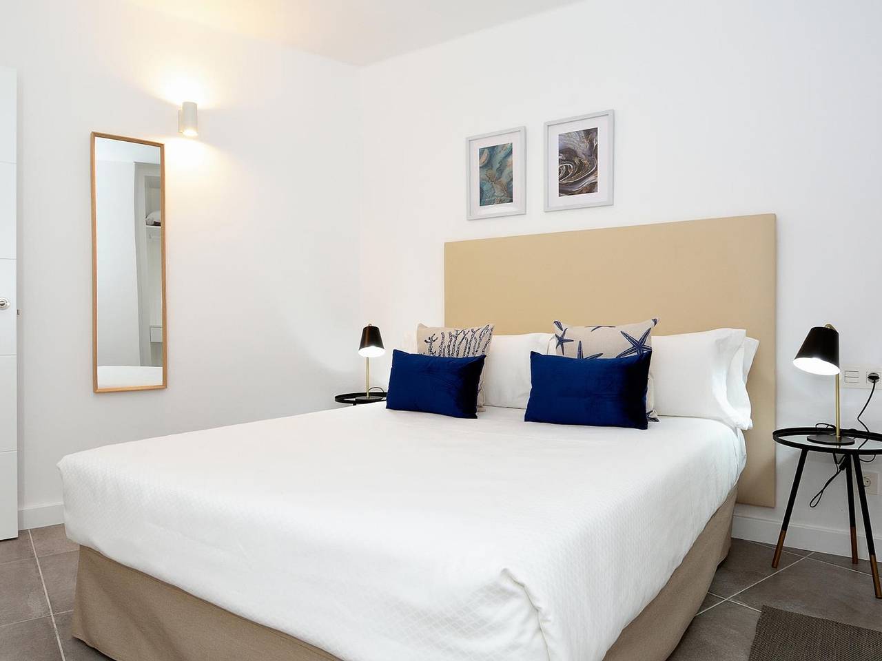 Entire apartment, Spacious Apt in Costa Teguise: Shared Pool, Beach Nearby, Fully Equipped, Wi-Fi in Playa Bastián, Teguise
