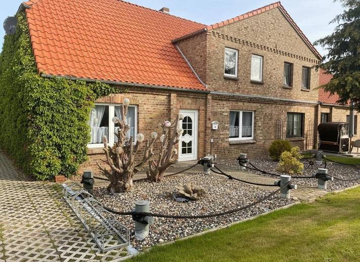 Villa für 8 Personen, mit Whirlpool und Terrasse sowie Garten und Sauna in Stahlbrode