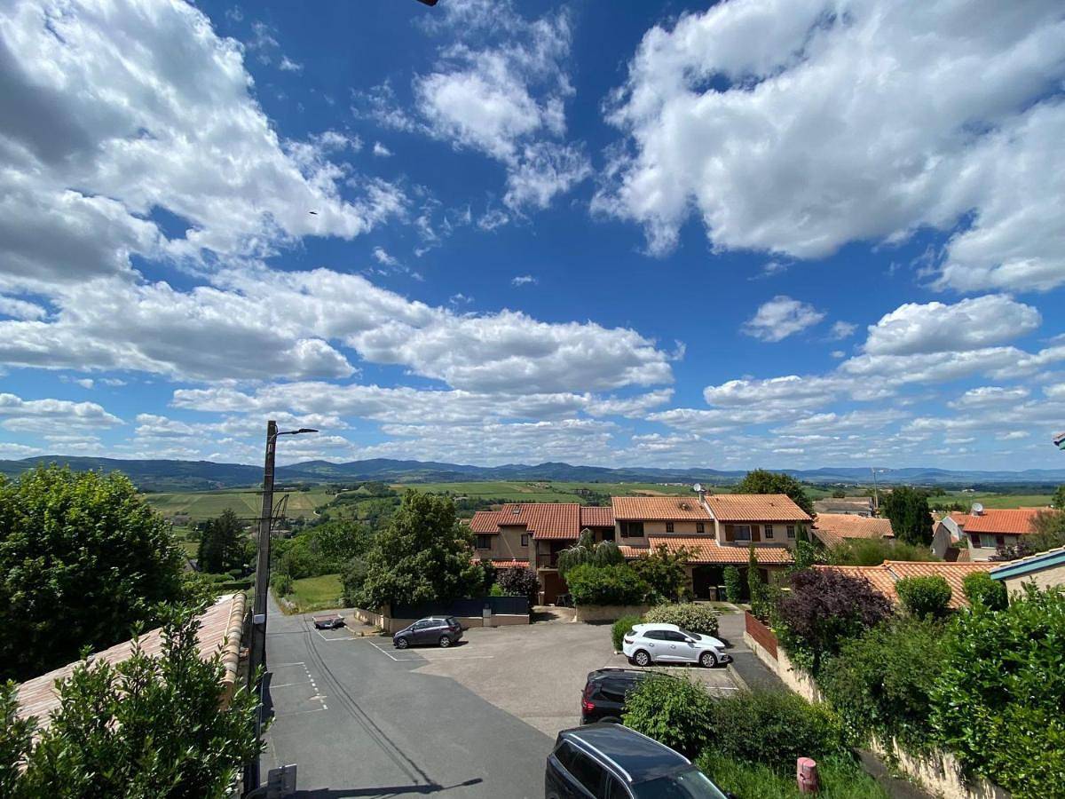 Appartement entier, Two-Bedroom Apartment in Pommiers, Beaujolais