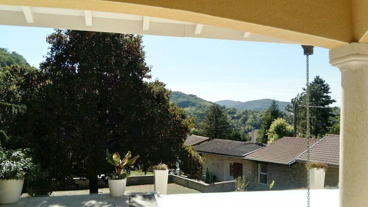 Appartement entier, Apartment with Terrace in Ambérieu-en-Bugey, Belley