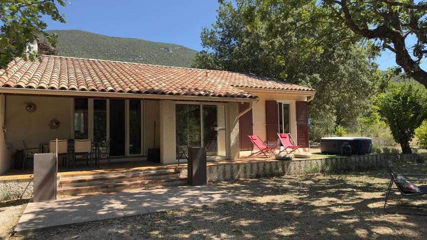 Maison de vacances pour 6 personnes, avec jardin et jacuzzi