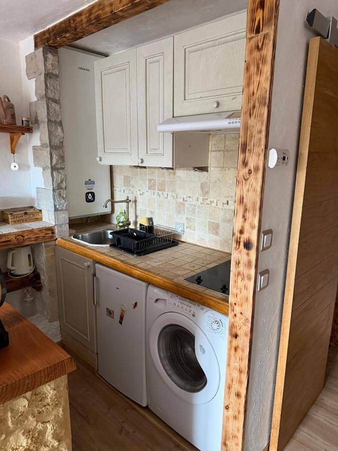 Appartement entier, Studio avec cheminée et jardin in Gréolières les Neiges, Gréolières